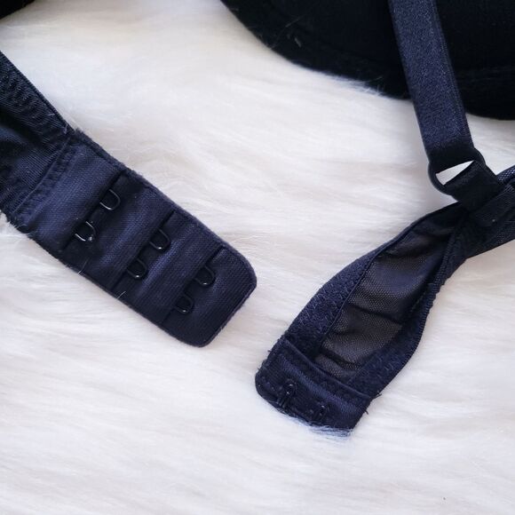 Victoria's‎ Secret 34C - Picture 6 of 7